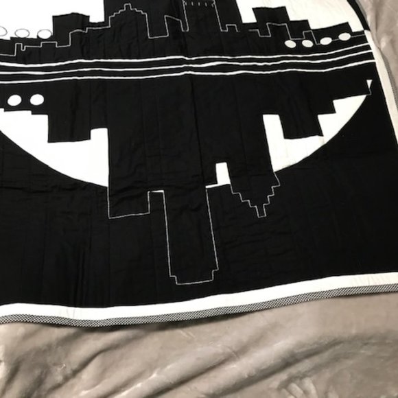 City Skyline Quilted Black & White Wall Hanging - Made by Hand - NEW - Picture 6 of 10